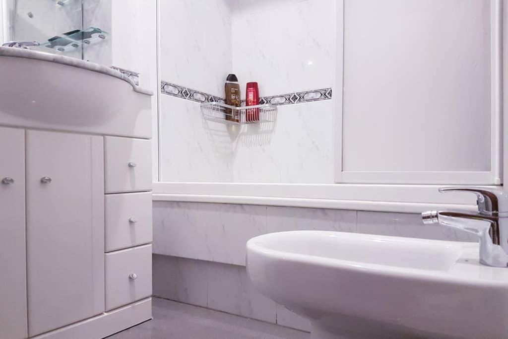 Apartamento Completo Con Parking Privado Y Wifi En San Roque Vigo Exteriör bild