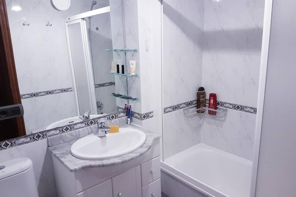 Apartamento Completo Con Parking Privado Y Wifi En San Roque Vigo Exteriör bild